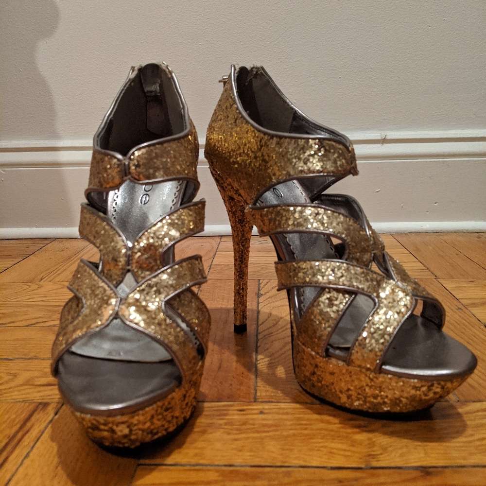 bebe Rage Gold Glitter Platform Heel NWOT